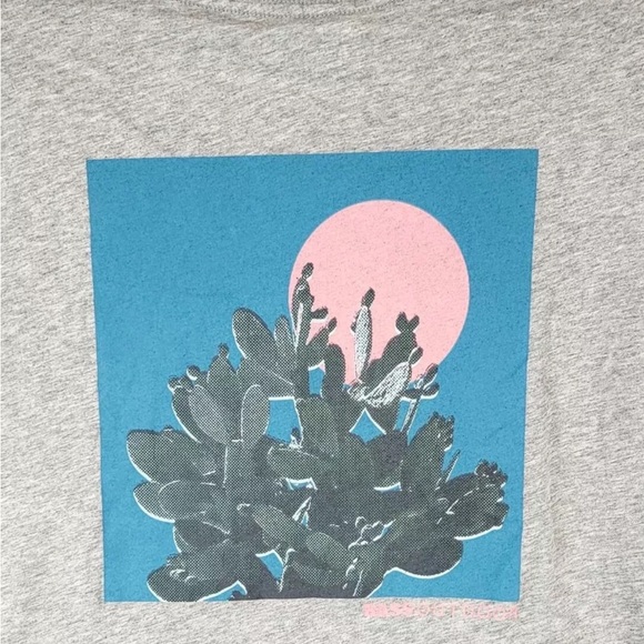 New Bass Outdoor Nopal Women’s Short Sleeve Graphic Shirt Grey Small - Picture 1 of 5